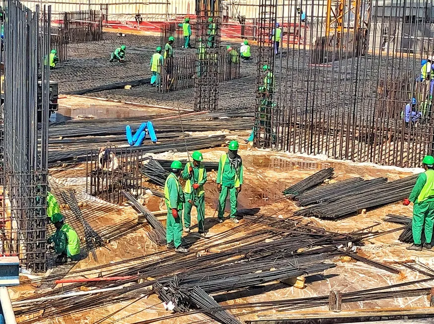 Equipo de GRUPO S3 realizando trabajo de obras civiles y acabados industriales