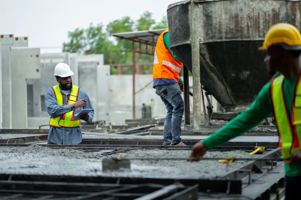 Fotografía durante la realización de obras y acabados industriales con GRUPO S3