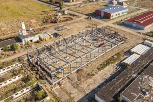 Fotografía aérea del trabajo de la Constructora de naves industriales GRUPO S3 en la elaboración de un gran proyecto