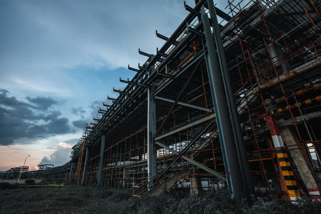 Fotografía a un gran trabajo de construcción industrial realizado por expertos de GRUPO S3